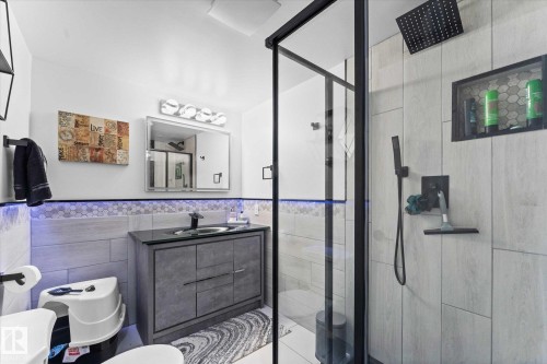 9 Brunswyck Crescent, Spruce Grove, AB - Indoor Photo Showing Bathroom