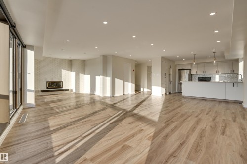 11960 100 Avenue, Edmonton, AB - Indoor