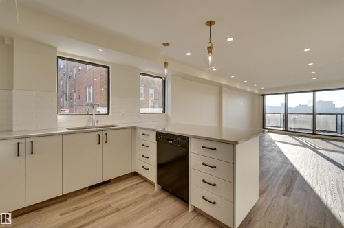 11960 100 Avenue, Edmonton, AB - Indoor