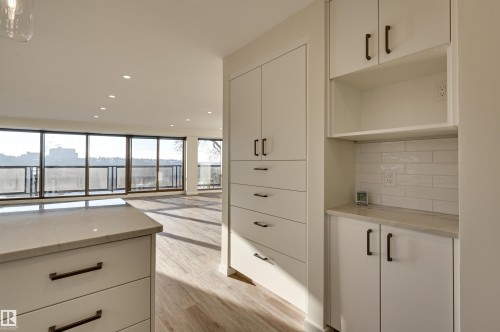 11960 100 Avenue, Edmonton, AB - Indoor