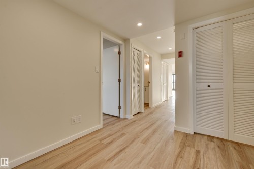 11960 100 Avenue, Edmonton, AB - Indoor Photo Showing Other Room