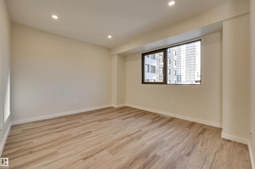 11960 100 Avenue, Edmonton, AB - Indoor Photo Showing Other Room