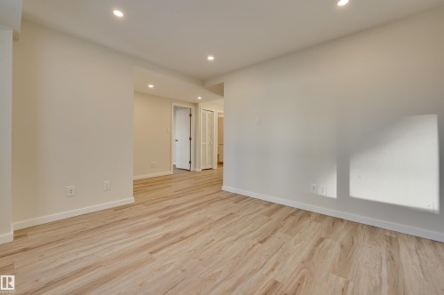 11960 100 Avenue, Edmonton, AB - Indoor Photo Showing Other Room