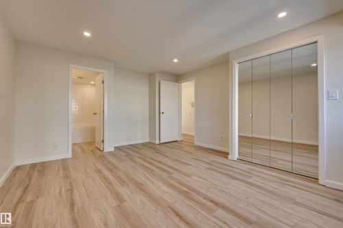 11960 100 Avenue, Edmonton, AB - Indoor Photo Showing Other Room