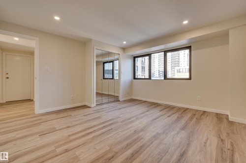 11960 100 Avenue, Edmonton, AB - Indoor Photo Showing Other Room