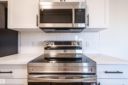 13341 47 Street, Edmonton, AB - Indoor Photo Showing Kitchen