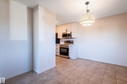 13341 47 Street, Edmonton, AB - Indoor Photo Showing Kitchen