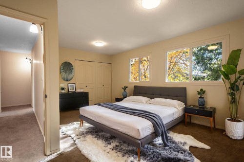 13341 47 Street, Edmonton, AB - Indoor Photo Showing Bedroom