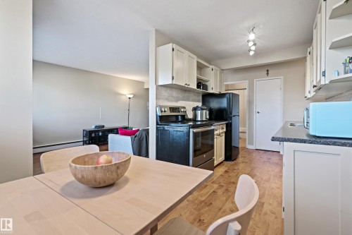 10 5635 105 Street, Edmonton, AB - Indoor Photo Showing Kitchen