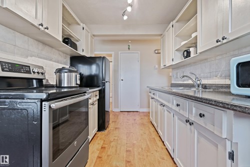 10 5635 105 Street, Edmonton, AB - Indoor Photo Showing Kitchen