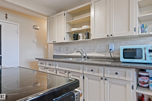 10 5635 105 Street, Edmonton, AB - Indoor Photo Showing Kitchen