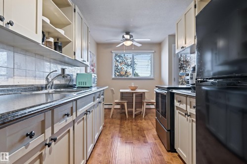 10 5635 105 Street, Edmonton, AB - Indoor Photo Showing Kitchen