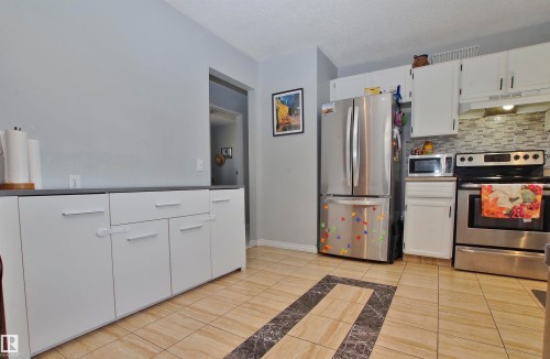 190 Clareview Road, Edmonton, AB - Indoor Photo Showing Kitchen
