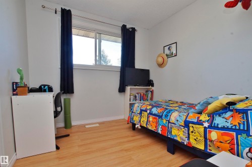 190 Clareview Road, Edmonton, AB - Indoor Photo Showing Bedroom
