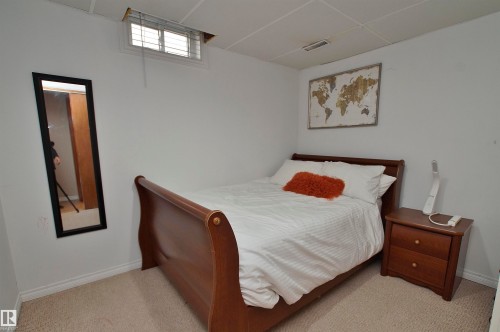 190 Clareview Road, Edmonton, AB - Indoor Photo Showing Bedroom