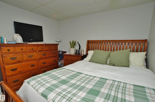 190 Clareview Road, Edmonton, AB - Indoor Photo Showing Bedroom