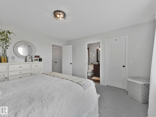 112 Santana Crescent, Fort Saskatchewan, AB - Indoor Photo Showing Bedroom