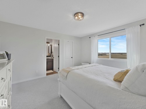 112 Santana Crescent, Fort Saskatchewan, AB - Indoor Photo Showing Bedroom