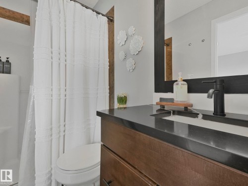 112 Santana Crescent, Fort Saskatchewan, AB - Indoor Photo Showing Bathroom
