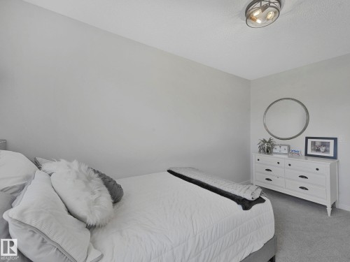 112 Santana Crescent, Fort Saskatchewan, AB - Indoor Photo Showing Bedroom