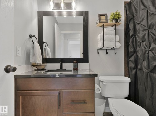 112 Santana Crescent, Fort Saskatchewan, AB - Indoor Photo Showing Bathroom