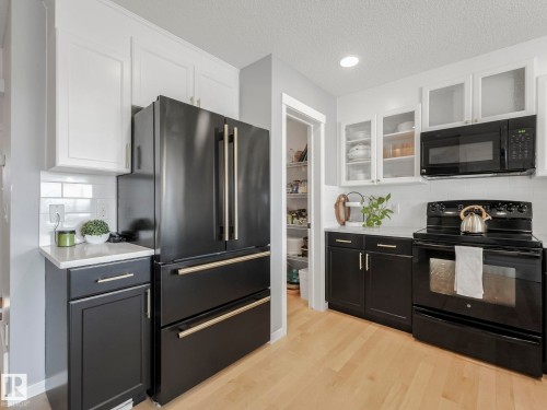 112 Santana Crescent, Fort Saskatchewan, AB - Indoor Photo Showing Kitchen