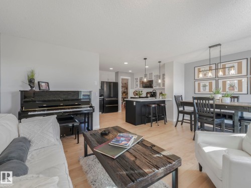 112 Santana Crescent, Fort Saskatchewan, AB - Indoor Photo Showing Living Room