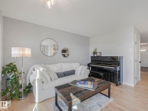 112 Santana Crescent, Fort Saskatchewan, AB - Indoor Photo Showing Living Room