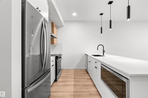 22931 80 Avenue, Edmonton, AB - Indoor Photo Showing Other Room