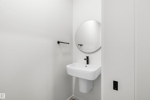 22931 80 Avenue, Edmonton, AB - Indoor Photo Showing Bathroom