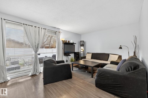 11398 139 Avenue, Edmonton, AB - Indoor Photo Showing Living Room