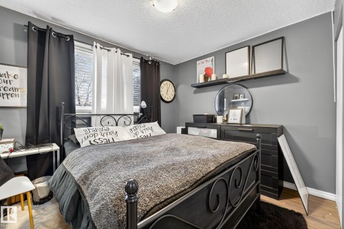 11398 139 Avenue, Edmonton, AB - Indoor Photo Showing Bedroom
