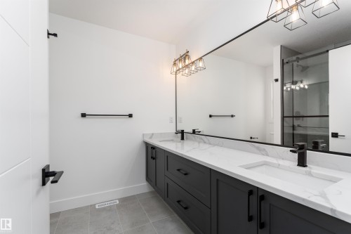 12031 124 Street, Edmonton, AB - Indoor Photo Showing Bathroom