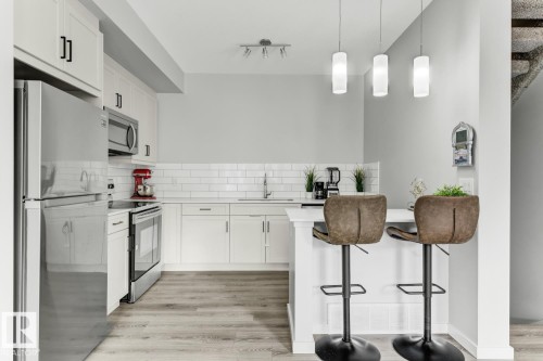 114 1304 Rutherford Rd, Edmonton, AB - Indoor Photo Showing Kitchen
