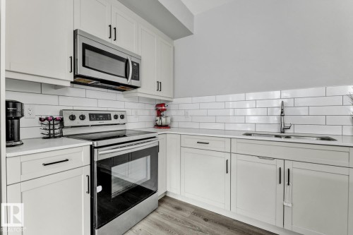 114 1304 Rutherford Rd, Edmonton, AB - Indoor Photo Showing Kitchen