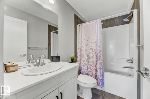 114 1304 Rutherford Rd, Edmonton, AB - Indoor Photo Showing Bathroom