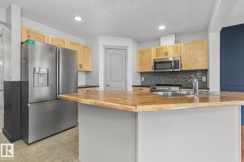 40 14208 36 Street, Edmonton, AB - Indoor Photo Showing Kitchen With Double Sink