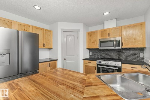 40 14208 36 Street, Edmonton, AB - Indoor Photo Showing Kitchen With Double Sink