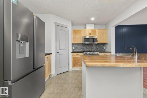 40 14208 36 Street, Edmonton, AB - Indoor Photo Showing Kitchen