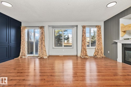 40 14208 36 Street, Edmonton, AB - Indoor Photo Showing Living Room With Fireplace