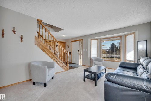 113 Pipestone Drive, Millet, AB - Indoor Photo Showing Living Room