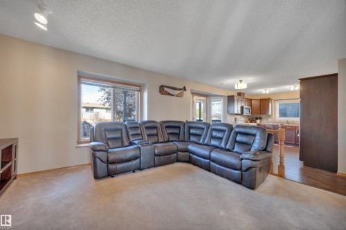 113 Pipestone Drive, Millet, AB - Indoor Photo Showing Living Room