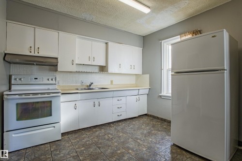 12716 12718 94 Street, Edmonton, AB - Indoor Photo Showing Kitchen With Double Sink