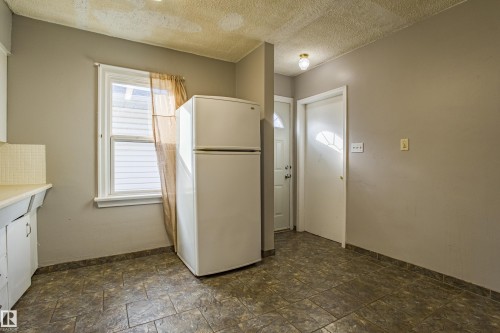 12716 12718 94 Street, Edmonton, AB - Indoor Photo Showing Other Room
