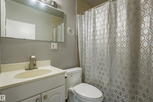 12716 12718 94 Street, Edmonton, AB - Indoor Photo Showing Bathroom