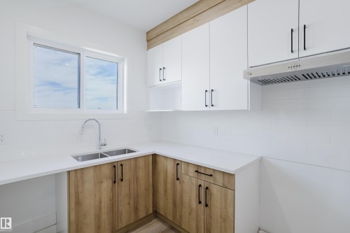 263 Munn Way, Leduc, AB - Indoor Photo Showing Kitchen With Double Sink