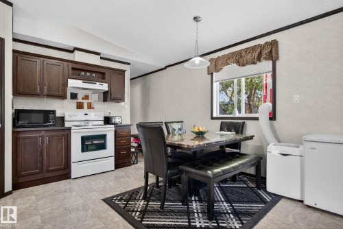 133 Willow Park Estates, Leduc, AB - Indoor Photo Showing Kitchen