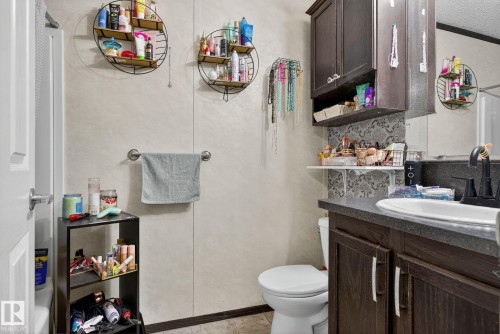 133 Willow Park Estates, Leduc, AB - Indoor Photo Showing Bathroom