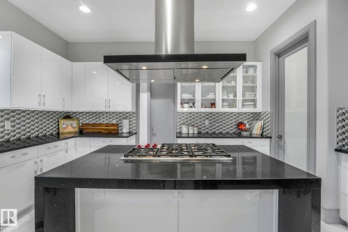 3510 Watson Point(E), Edmonton, AB - Indoor Photo Showing Kitchen With Upgraded Kitchen