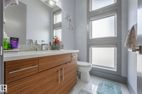 3510 Watson Point(E), Edmonton, AB - Indoor Photo Showing Bathroom